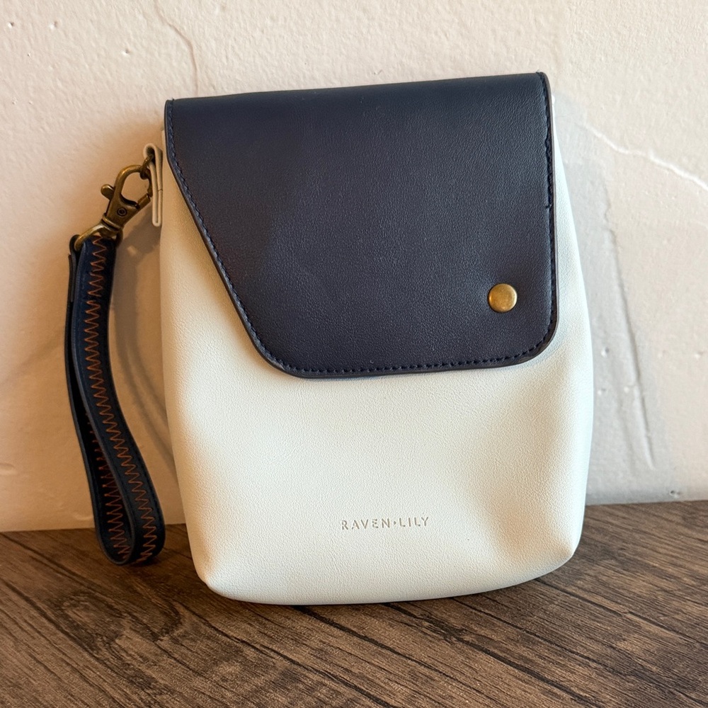 Raven + Lily American Airlines Flagship Amenity Kit Bag